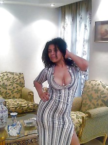 Egyptian Woman Showing Big Boobs And Cleavage