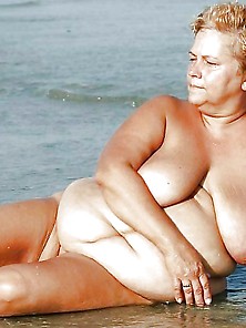 Bbw Matures And Grannies At The Beach (34)