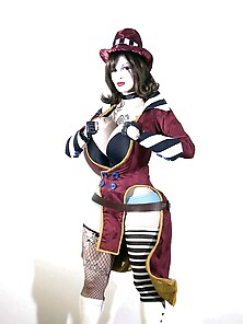 Mad Moxxi Cosplay(Ariane St. Amore)