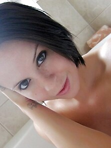 Bryci Takes Pics Of Herself Naked In The Bathtub!