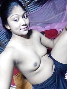 Bangladeshi Girl Showing Tits To Boy Friend