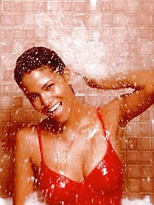 Halle Berry's Gallery Of Sexy Glam Shots