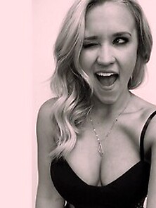 Emily Osment Cleavage Photo