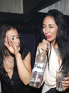 Jess Impiazzi Nipple Slip While Drunk At Noir Club In Weybridge,