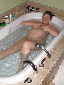 Pregnant Wife Nude In Bath