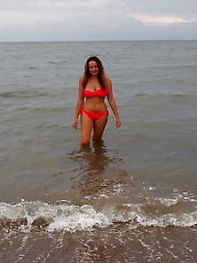 Amateur Girl Bikini Beach