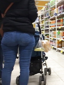 Candid Jeans Incredible Fat Ass