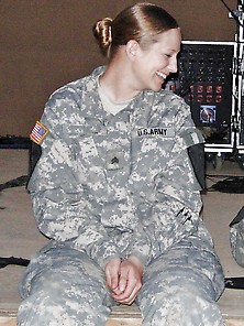 Hot And Sexy Us-Army Soldier Girl