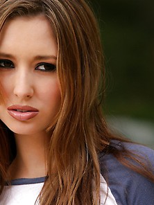 Shay Laren Will Melt Your Screen With These Erotic Pics.