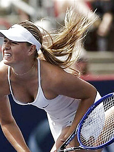 Maria Sharapova Cleavage In Little Sports Outfit
