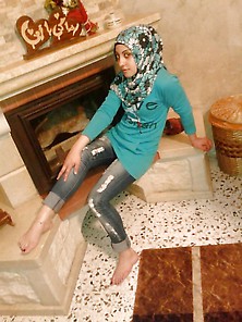 2# Hot Feet Hijab Arab