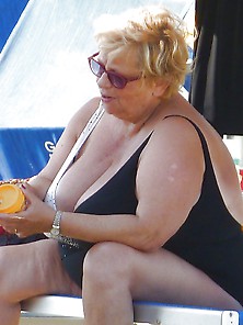 Bbw Matures And Grannies At The Beach 132