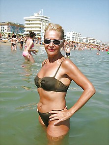 The Best Mature Amateur Ladies At The Beach 4.