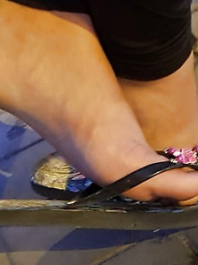 Candid Caprion Of Sexy Milf Feet