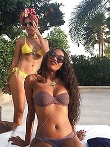 Rihanna's Photos In Bikini