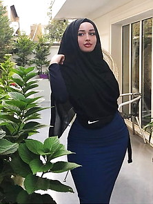 Thick Hijabi Sera