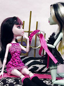 Monster High: Tied Up