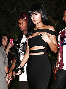 Kylie Perfect Body Jenner! Sexy Dress Gallery!