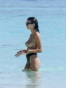 Emily Ratajkowski Topless On A Beach In Cancun,  Mexico
