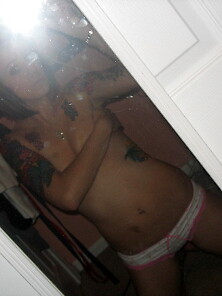 Tattooed Chick Naked In Front Of The Mirror