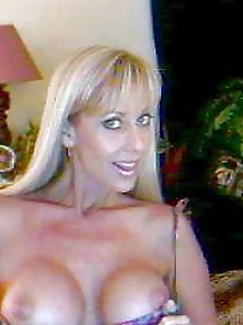 Sexy Mature Blond Milf Web Cam