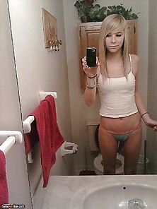 Petite Emo Chicks Naked Self Shots In The Bathroom
