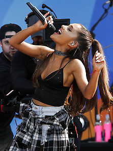 Ariana Grande Live