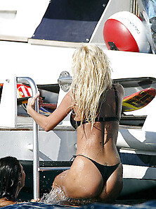 Victoria Silvstedt Flashes Nice Sideboob Cleavage