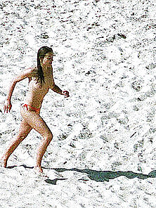 Elizabeth Hurley Topless Caught At The Beach