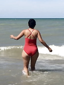 Big Ass Wifey Swimming