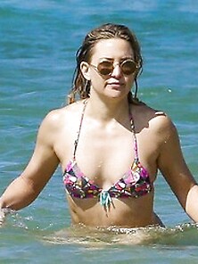 Kate Hudson Looking Hot In A Bikini In Hawaii