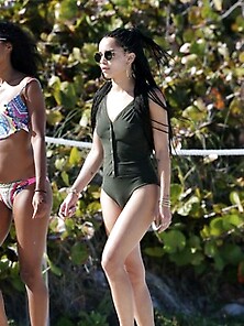 Zoe Kravitz Flaunts Ass In A Black Swimsuit