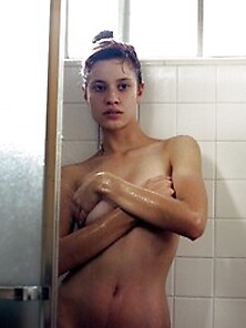 Ella Weisskamp Is Also Steamy In The Shower