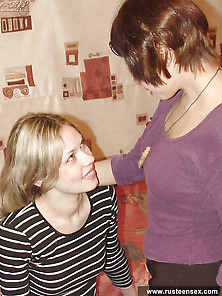 Russian Teen Lesbians Do Home Cunnilingus