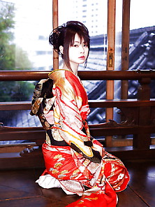 Japanese Traditional (Un)Dress