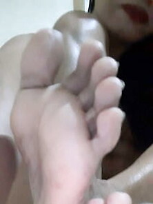 Filipina Feet