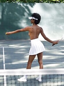 Jessi M’Bengue: Topless Tennis