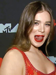 Hailee Steinfeld Sexy Tongue