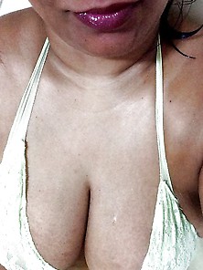Busty Desi Aunty Showing Awesome Cleavage
