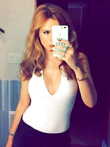 Bella Thorne Looking Hot And Feisty While Taking Sexy Photos