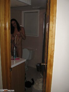 Brunette Gf In The Toilet