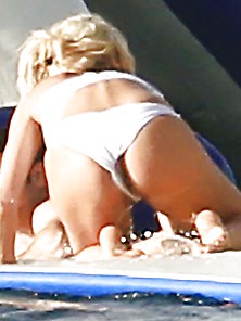 Victoria Silvstadt Oops Pussy At St-Barthelemy Dec2016