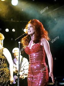 Kate Pierson B52's Hotness