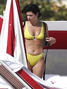 Dua Lipa Wearing A Bikini On The Beach In Miami