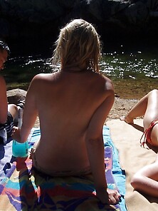 Amateurs Naked At Lake