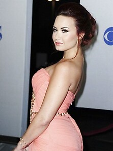 Lovely Demi Lovato Cleavy At The People's Choice Awards